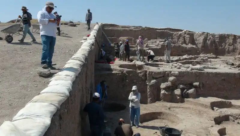 Kilis'teki Oylum Höyük: Sıcak Havaya Rağmen Kazı Çalışmaları Devam Ediyor