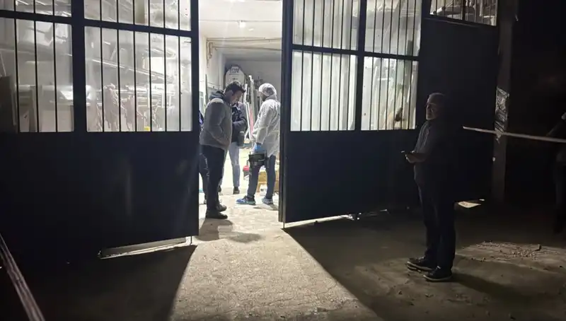 İş Yerinde Korkunç Cinayet: Kurban Battaniyeye Sarılı Bulundu