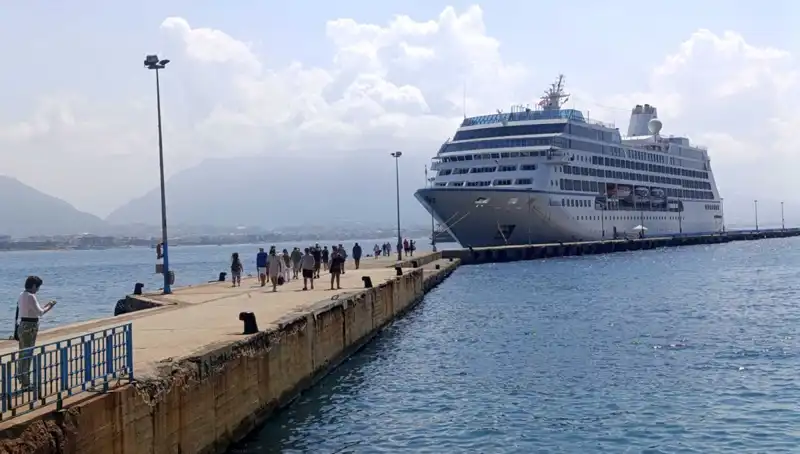 Alanya'da ABD'li Turistlerin Kruvaziyer İle Tarihi Ziyareti