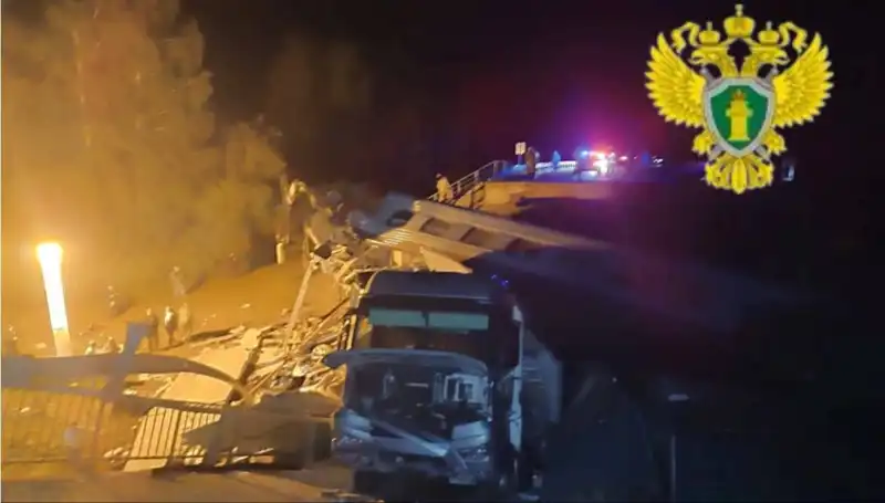 Rusya'da Şok İki Köprü Çöktü: Trajik Olayda Yedi Feci Can Kaybı