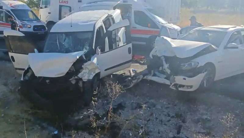 Nevşehir'de Meydana Gelen Trafik Kazasında 14 Kişi Yaralandı