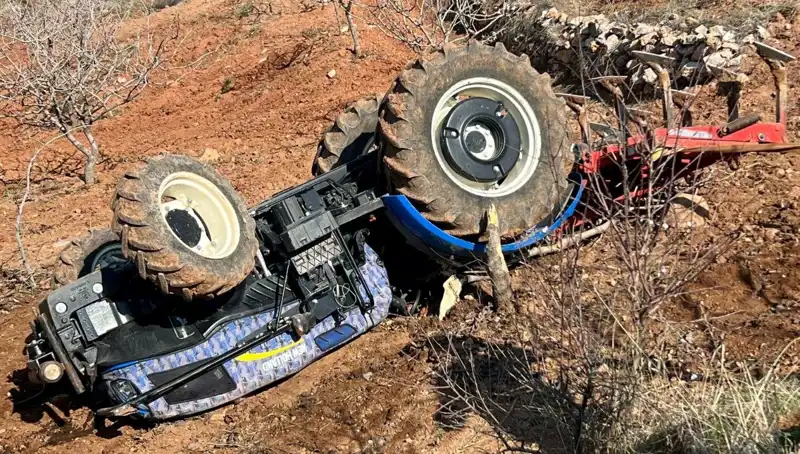 Siirt’te Devrilen Traktörün Sürücüsü Hayatını Kaybetti, Olayın Ayrıntıları Şok Etti