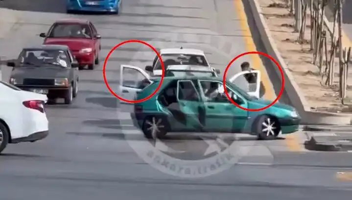 Trafikte Bıçak ve Kılıçlarla Saldırı: Olayın Perde Arkası Ne?