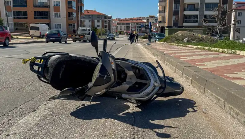 Uşak'ta Trafik Kazası: Hafif Ticari Araç ve Motosiklet Çarpıştı, 1 Kişi Hayatını Kaybetti!