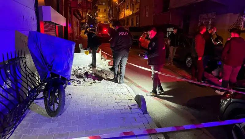 Küçükçekmece'de Plakasız Motosikletle Yapılan Saldırı Hayrete Düşürdü