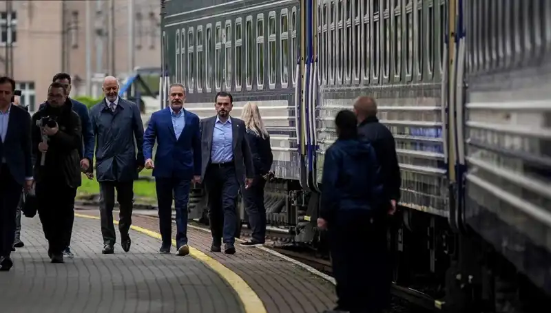 Dışişleri Bakanı Fidan, Ukrayna'da Dikkat Çeken Temaslarda Bulundu