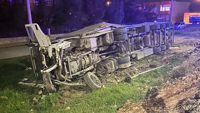 TIR Devrildi: 6 Yaralı ve Yolcularda Panik İle Çalkantılı Dakikalar
