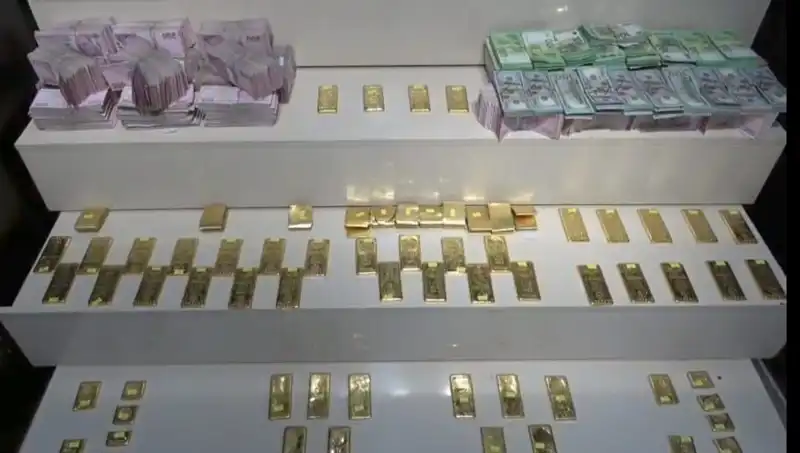 Van Havalimanı'nda Kaçak Altın ve Para Operasyonu: Detaylar Ortaya Çıktı