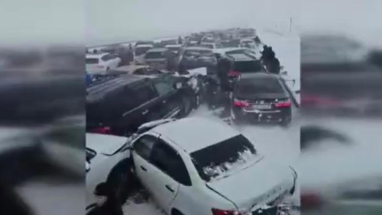 Kazakistan'da 95 Araç Birbirine Girdi