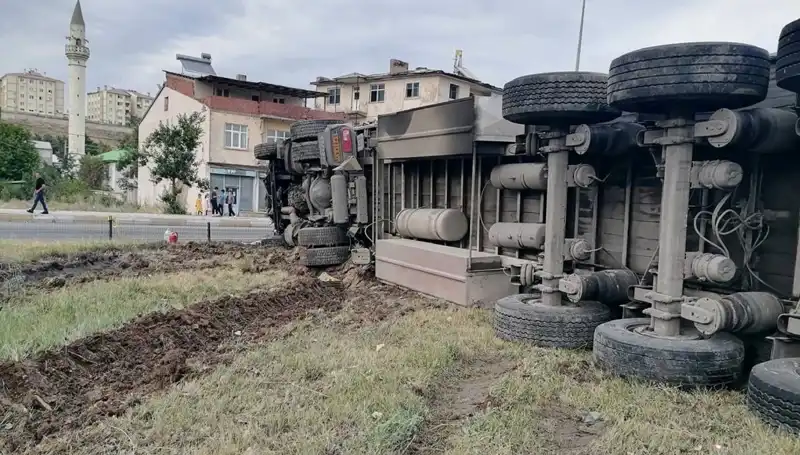 Freni Boşalan TIR Dehşeti: Erzurum'da Büyük Kaza Anları