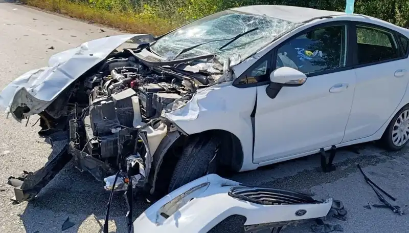 Çanakkale’de Feci Trafik Kazası: İki Kişi Yaralandı ve Durumları Ciddi